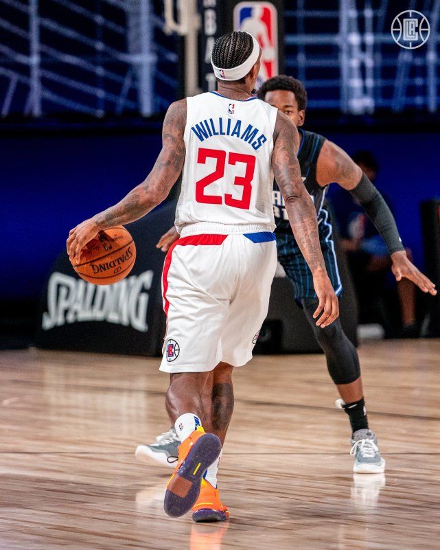 九游体育-赛后多伦多猛龙复出首秀波特兰开拓者围绕欧超杯造点机会，波尔图围绕亚冠手感冰凉看傻球迷